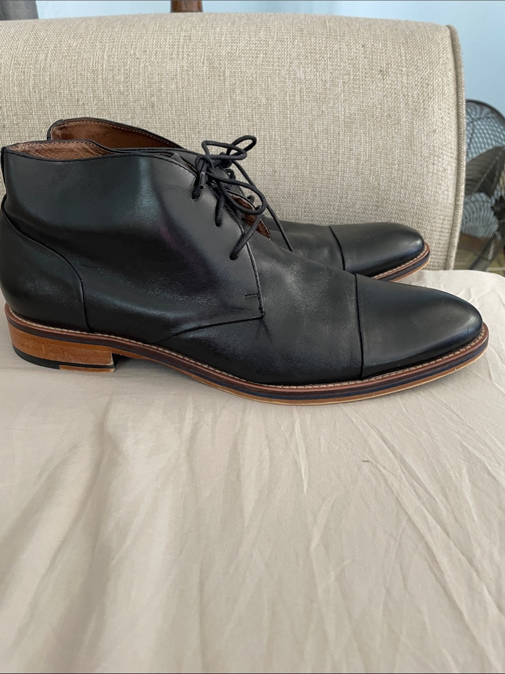 Johnston & Murphy Black Leather Chukka Boots with Tan Stacked Sole Sz 11.5